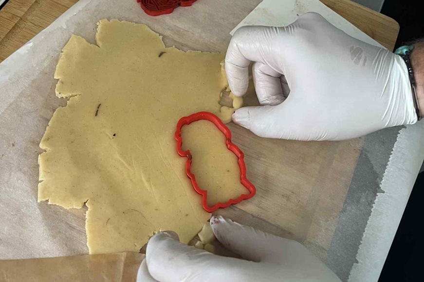 jak se vykrajuje testo